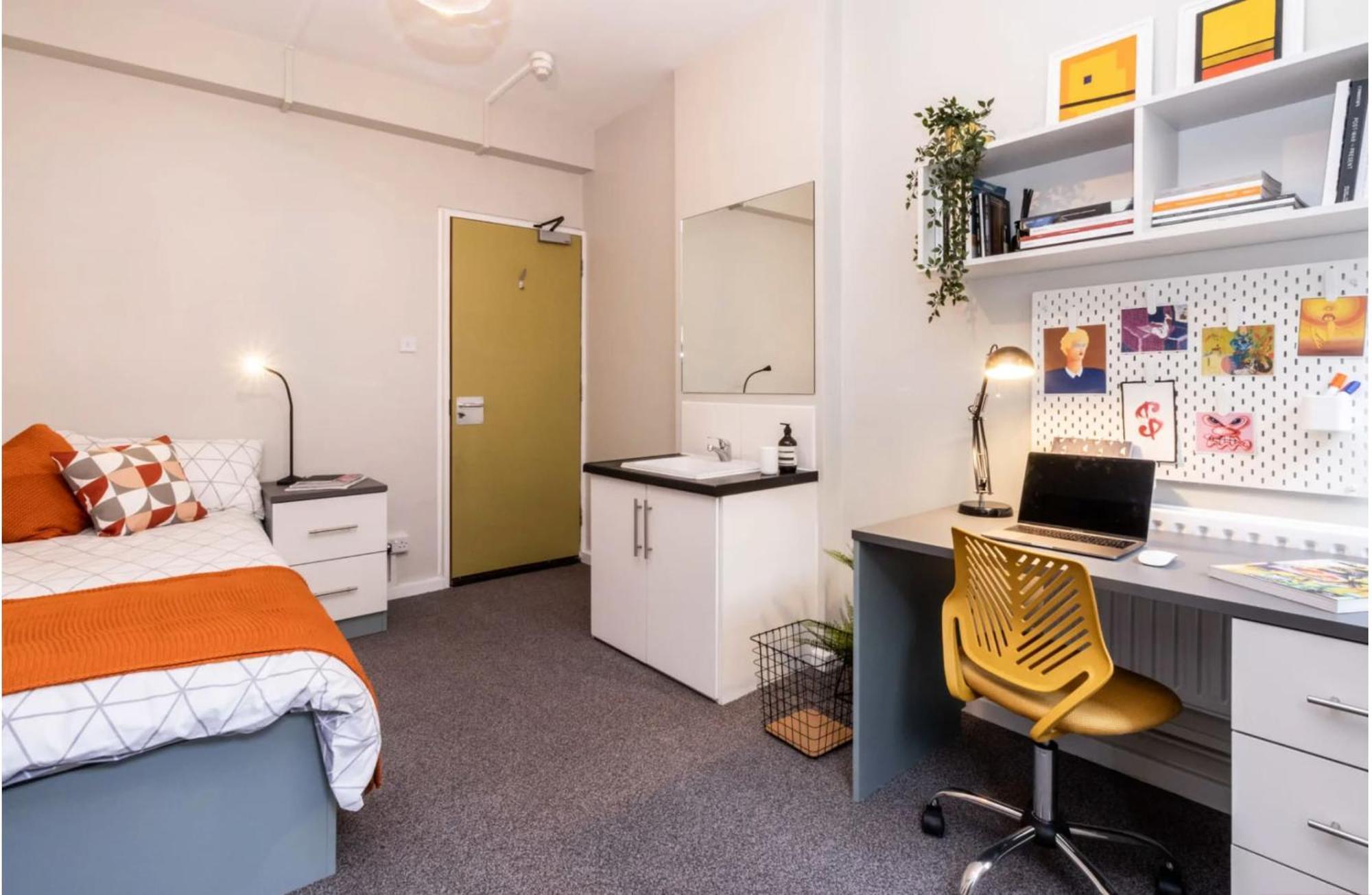 Spacious Room With Shared Facilities Лондон Екстериор снимка