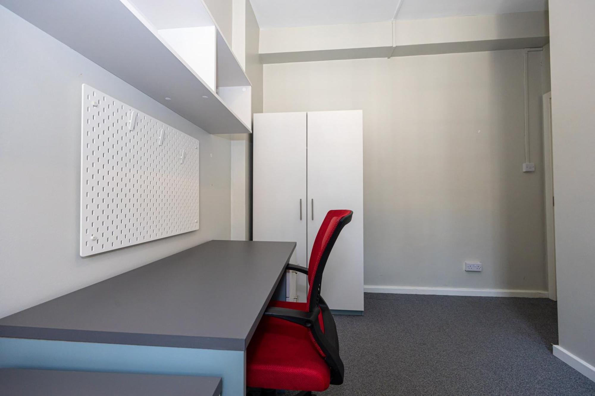 Spacious Room With Shared Facilities Лондон Екстериор снимка