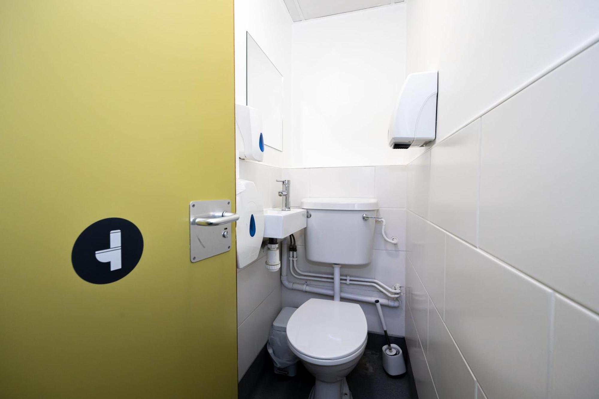 Spacious Room With Shared Facilities Лондон Екстериор снимка