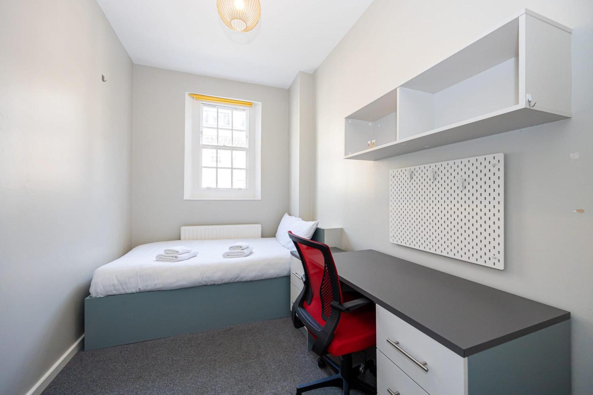 Spacious Room With Shared Facilities Лондон Екстериор снимка