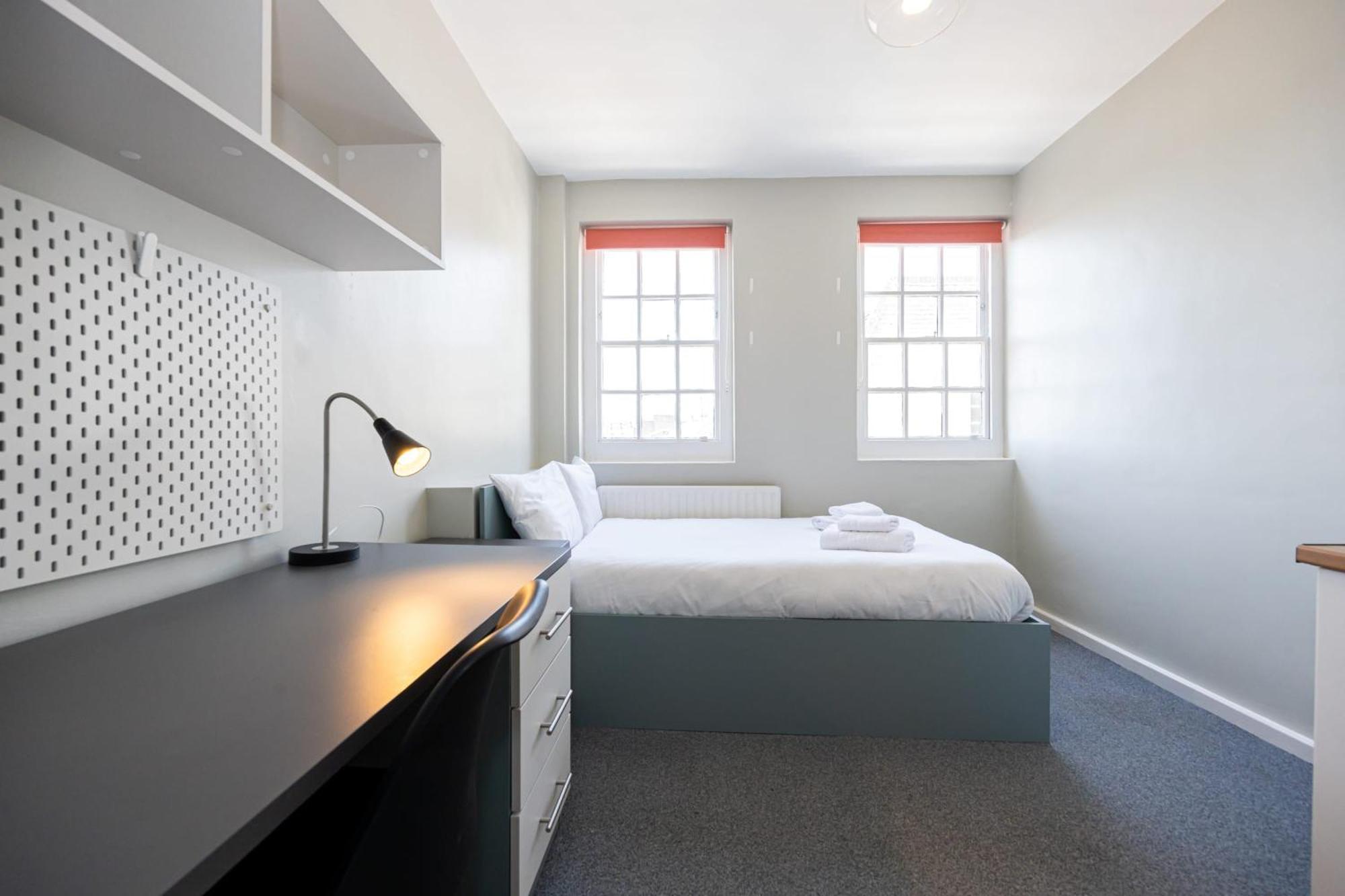 Spacious Room With Shared Facilities Лондон Екстериор снимка