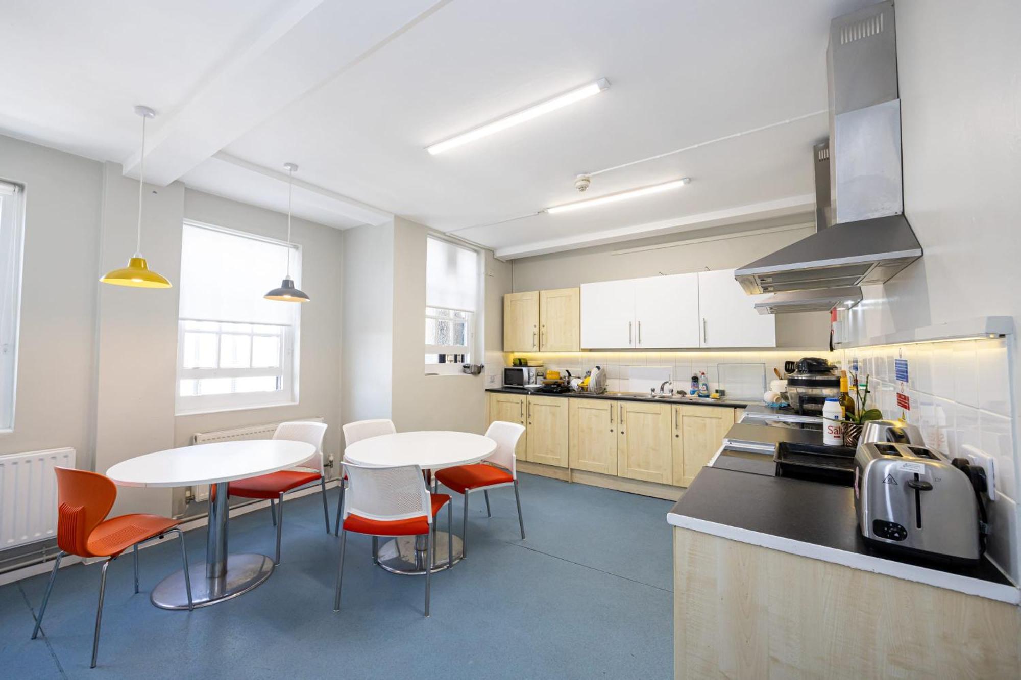 Spacious Room With Shared Facilities Лондон Екстериор снимка