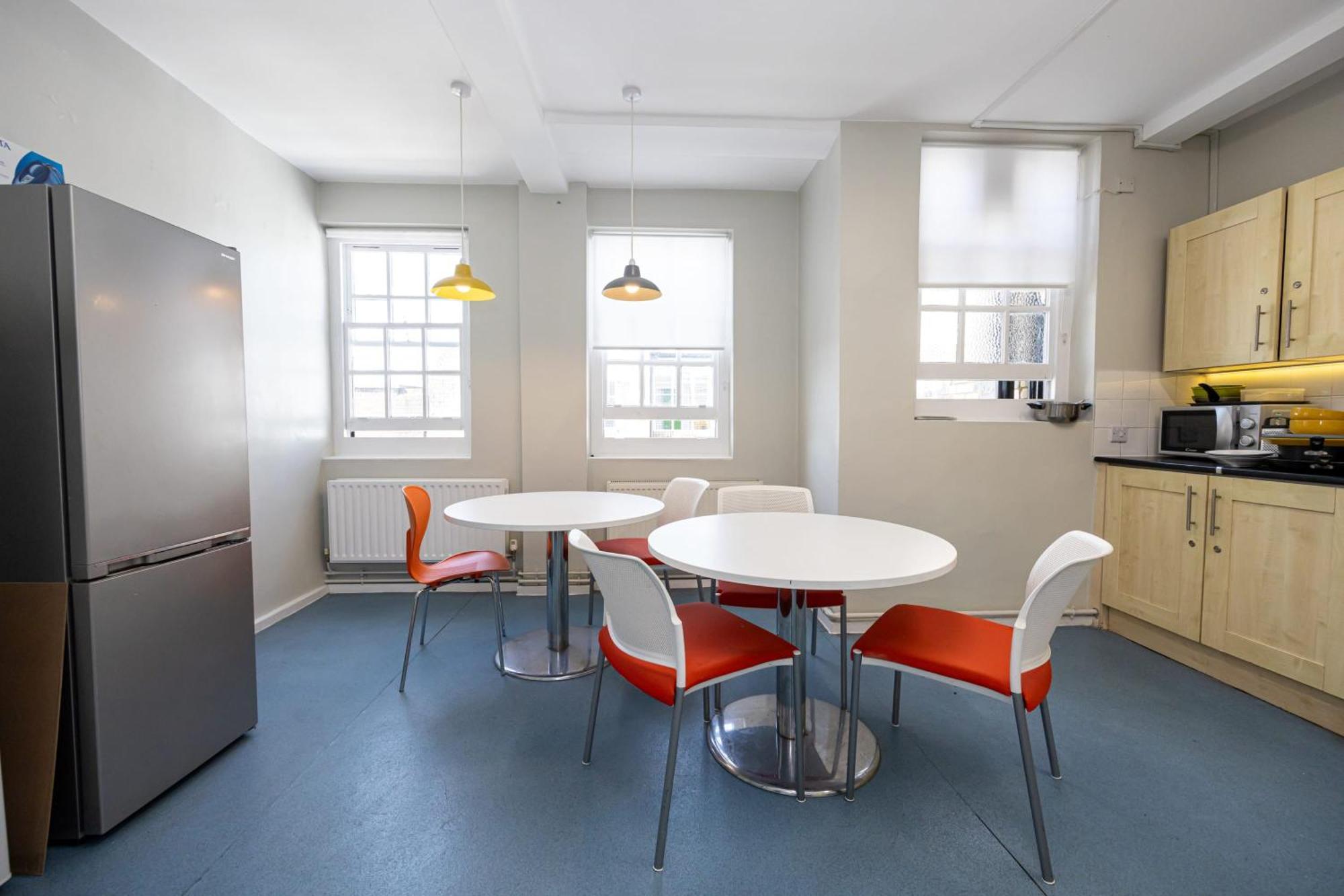 Spacious Room With Shared Facilities Лондон Екстериор снимка