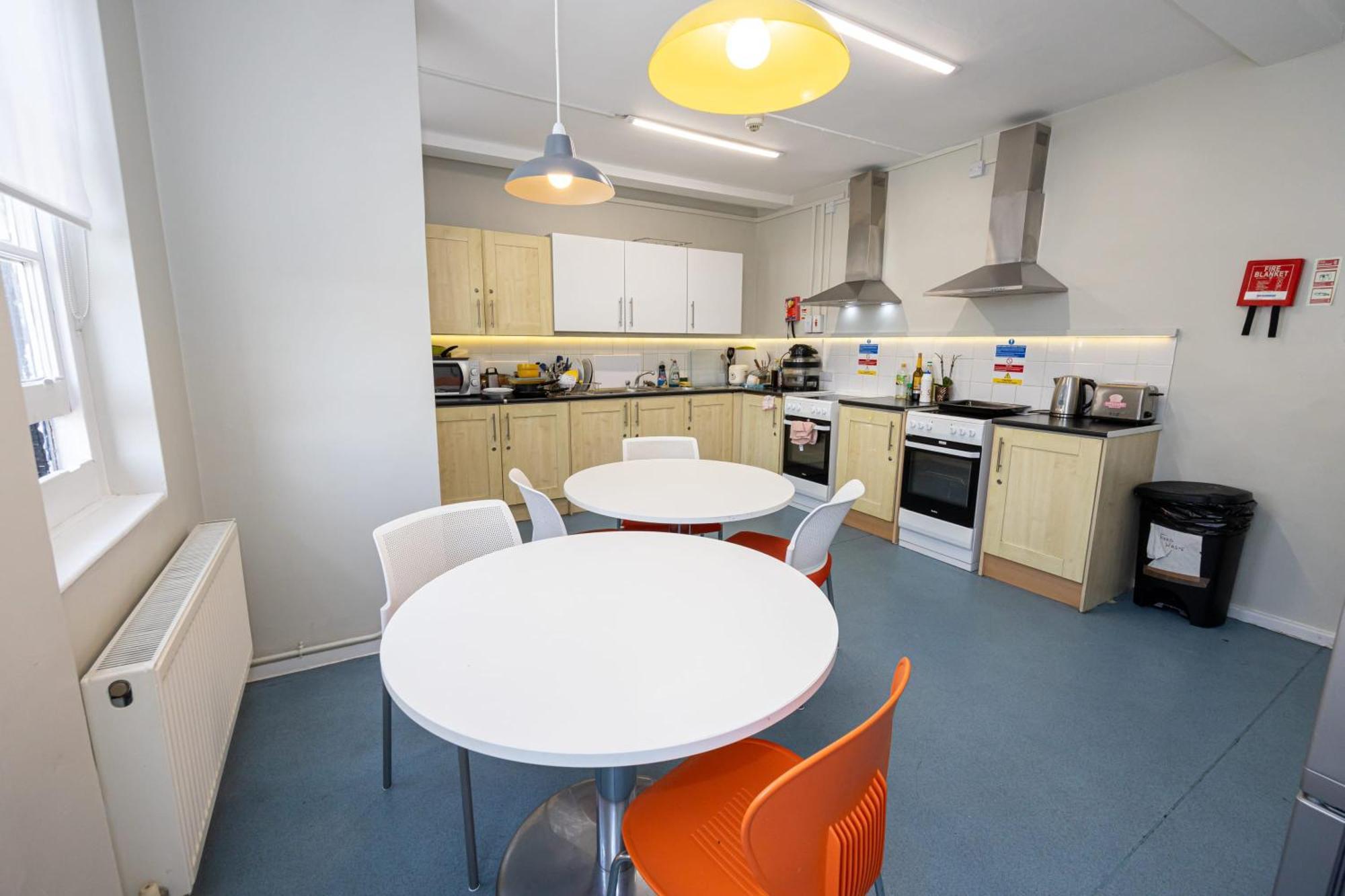 Spacious Room With Shared Facilities Лондон Екстериор снимка