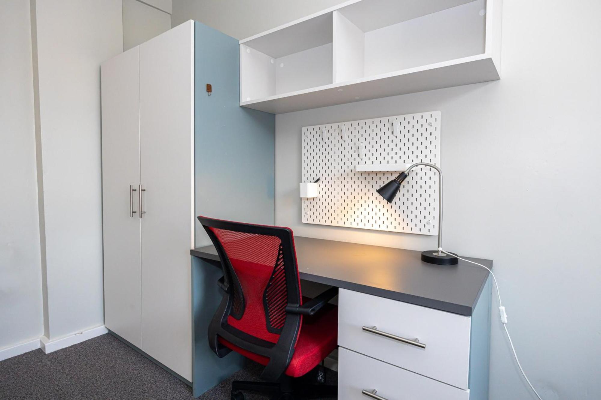 Spacious Room With Shared Facilities Лондон Екстериор снимка